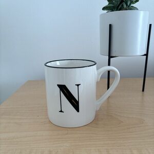 Mug w/ letter N